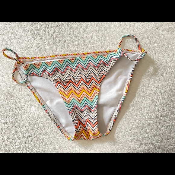 String Bikini Set - Picture 3 of 11